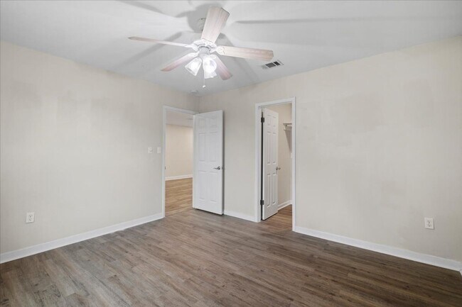 Building Photo - AVAILABLE 9/19!! 3bed/2bath with flex spac...