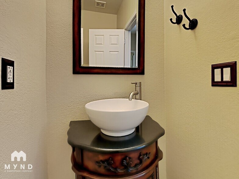 Building Photo - 3719 W Fallen Leaf Ln