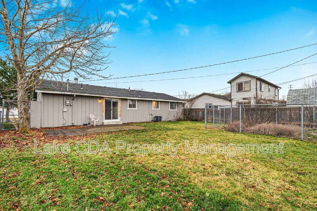 Building Photo - 1613 E Park Ln