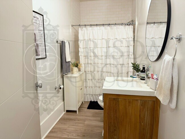 Building Photo - Avail July 15th! Stylish 1-Bedroom Apartment in Mt. Washington –2 Off Street Parking Spaces, AC, ...