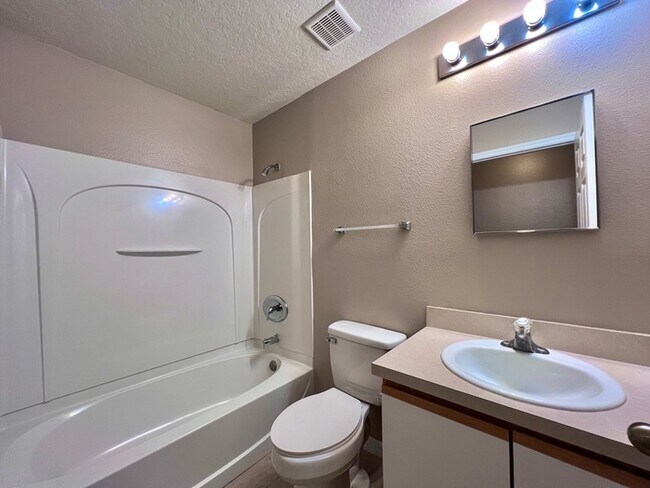 Building Photo - Waterford Chase-Osprey Ridge Community 3 B...