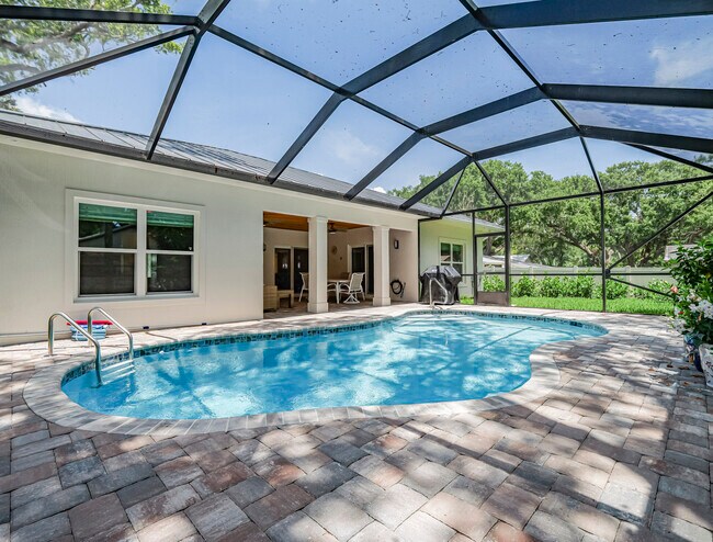 Building Photo - 9340 Frangipani Dr