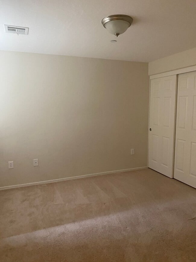 Building Photo - Adorable Northwest 2 bedroom condo!