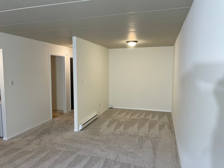 Building Photo - 300 WINDING Way