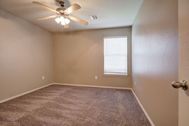 Building Photo - Spacious 4-Bedroom Home with Modern Upgrad...