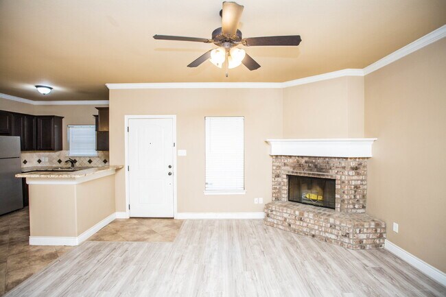 Building Photo - Charming 4 Bedroom, 2 Bath Two-Story Duplex