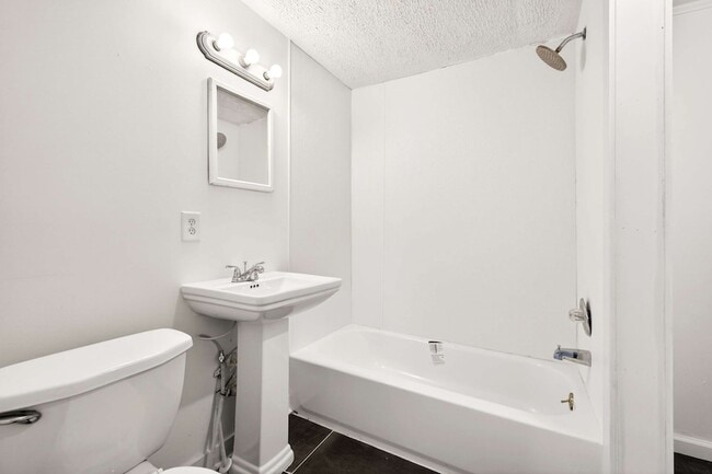 Building Photo - 908 Gilmore Ave