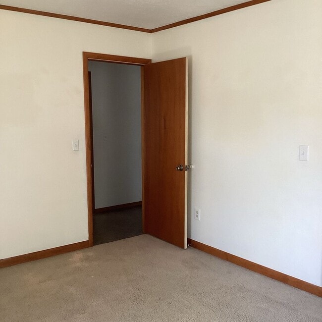 Building Photo - COMING SOON: CUTE 3 BEDROOM / 1 BATHROOM HOUSE IN LAMAR MO!! WITH CAR GARAGE!