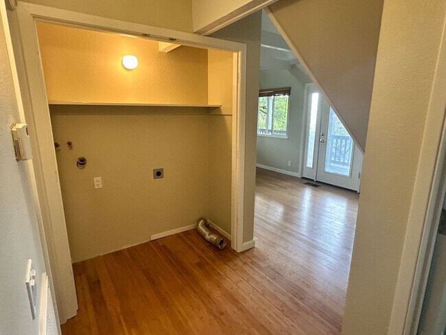 Building Photo - Cozy three bedroom two bath in Lake Wildwood