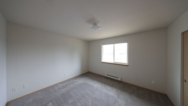 Building Photo - 1225 N Oak Harbor St