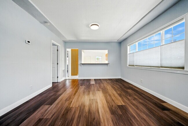 Building Photo - 5530 Laverne Ave