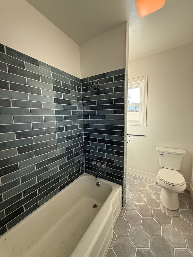 Building Photo - 310 W Market St