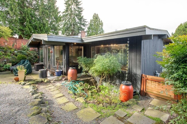 Building Photo - Magnolia 4 bedroom, 3 bathroom