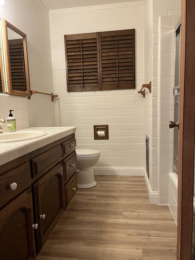 Building Photo - 608 Bird St