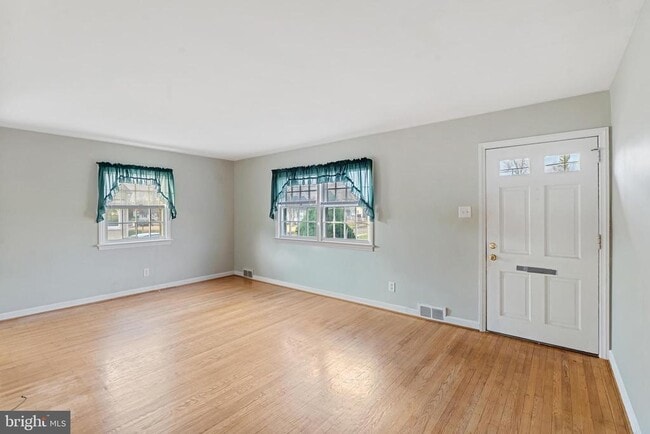 Building Photo - 1206 Sylvan Dr