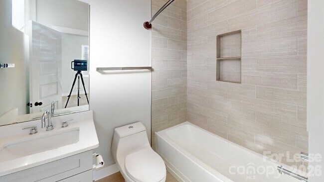 Building Photo - 423 Coxe Ave