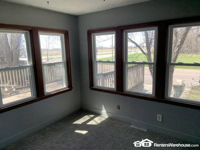 Building Photo - Beautifully Remodeled SFH in Plato Availab...