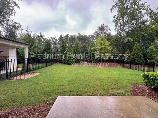 Building Photo - 705 Fieldcrest Park Ln