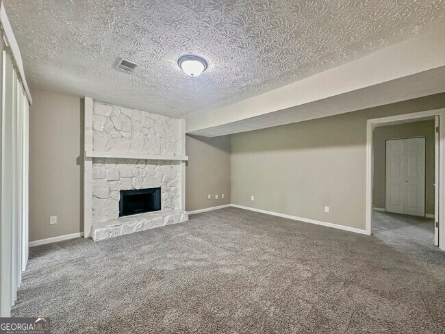 Building Photo - 323 Park Ridge Ct