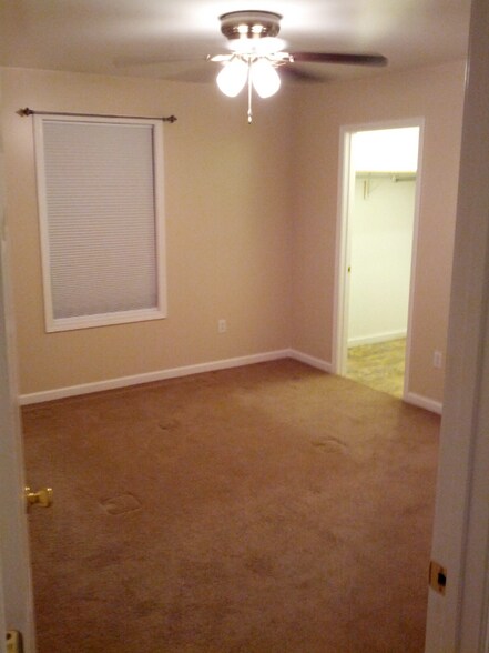 Building Photo - 504 Crestwood Dr