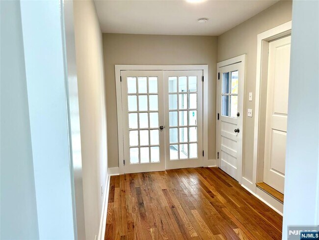 Building Photo - 41 Woods Ave