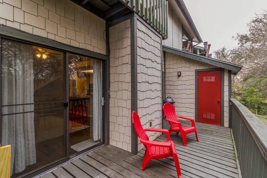 Building Photo - 2008 Jones Rd