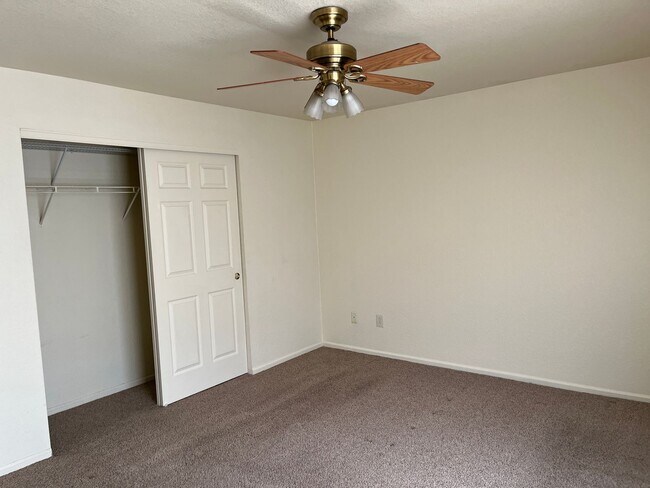 Building Photo - 3 bed 2.5 bath house beside Bear Creek Par...