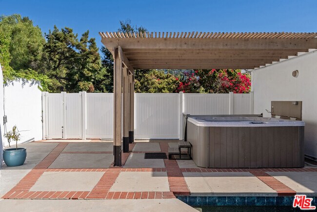 Building Photo - 3540 Berry Dr