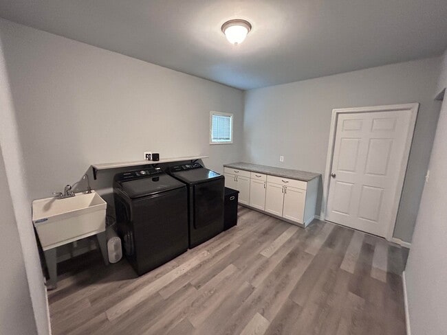 Building Photo - 2757 Dekalb St