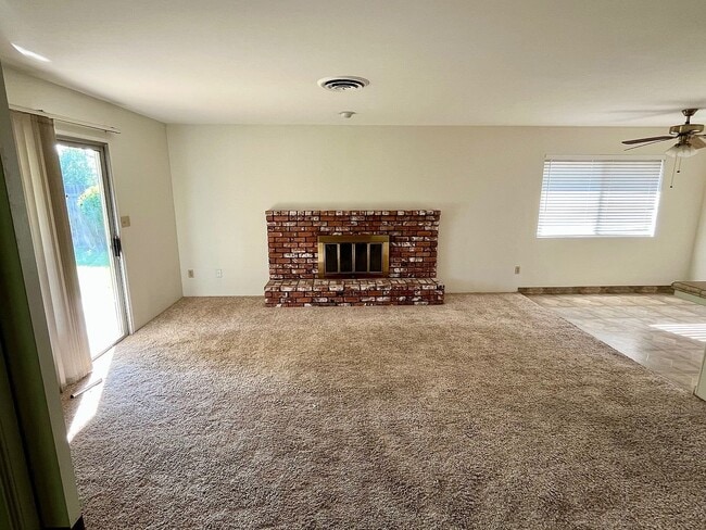Building Photo - 9244 Hemingway Pl