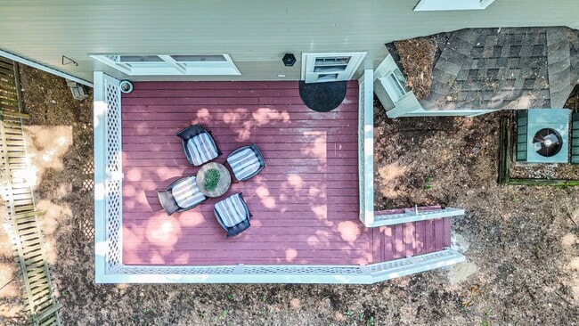 Building Photo - Beautifully Refreshed 4 Bedroom 3 Bath Col...