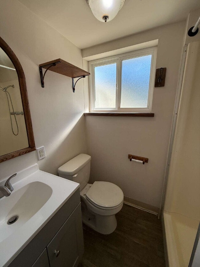 Building Photo - Spacious Home on Corner Lot Available!