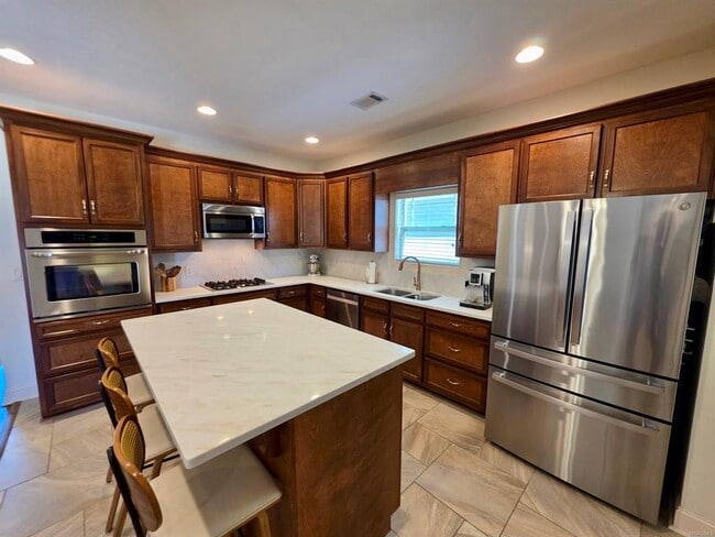 Building Photo - 37 Emerald Dr