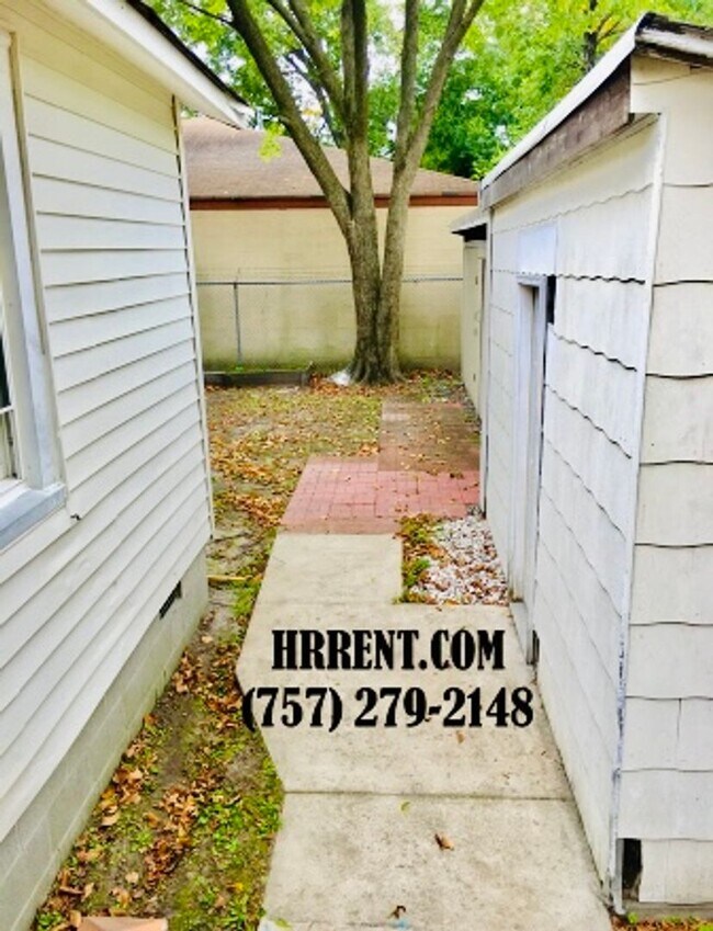 Building Photo - Charming Renovated 3 Bedroom 1 Bath Single Family Home located in the Fairmount area of Norfolk, VA!