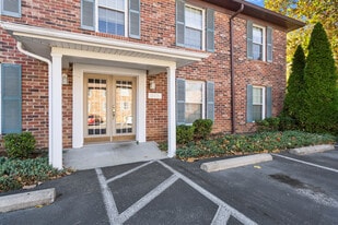 Building Photo - 747 N Hite Ave