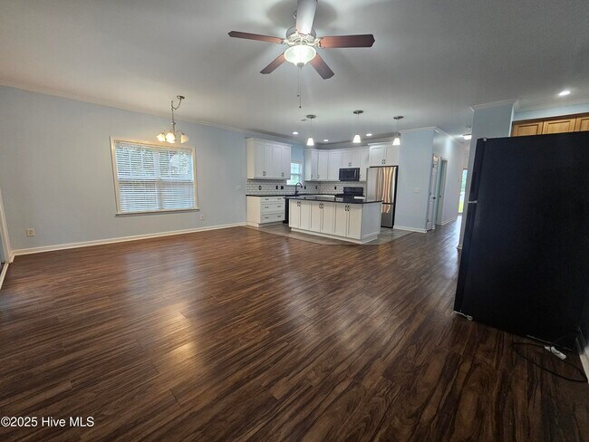 Building Photo - 109 Penquin Pl