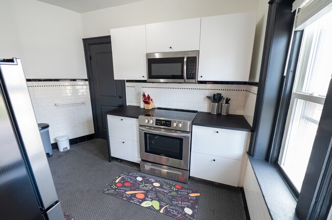 Building Photo - 460 Prospect Ave