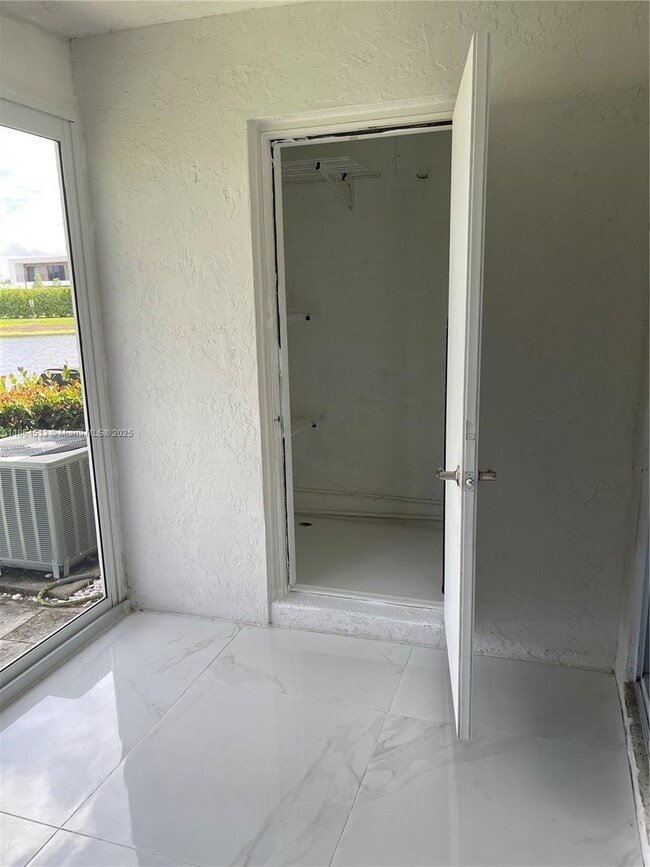 Building Photo - 16793 Hemingway Dr