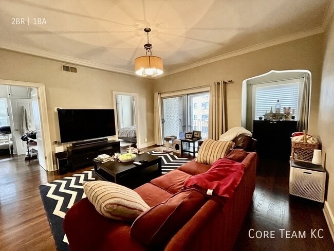 Building Photo - 710 W 48th St