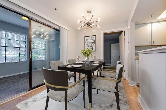 Building Photo - Woodford Estates Apartments