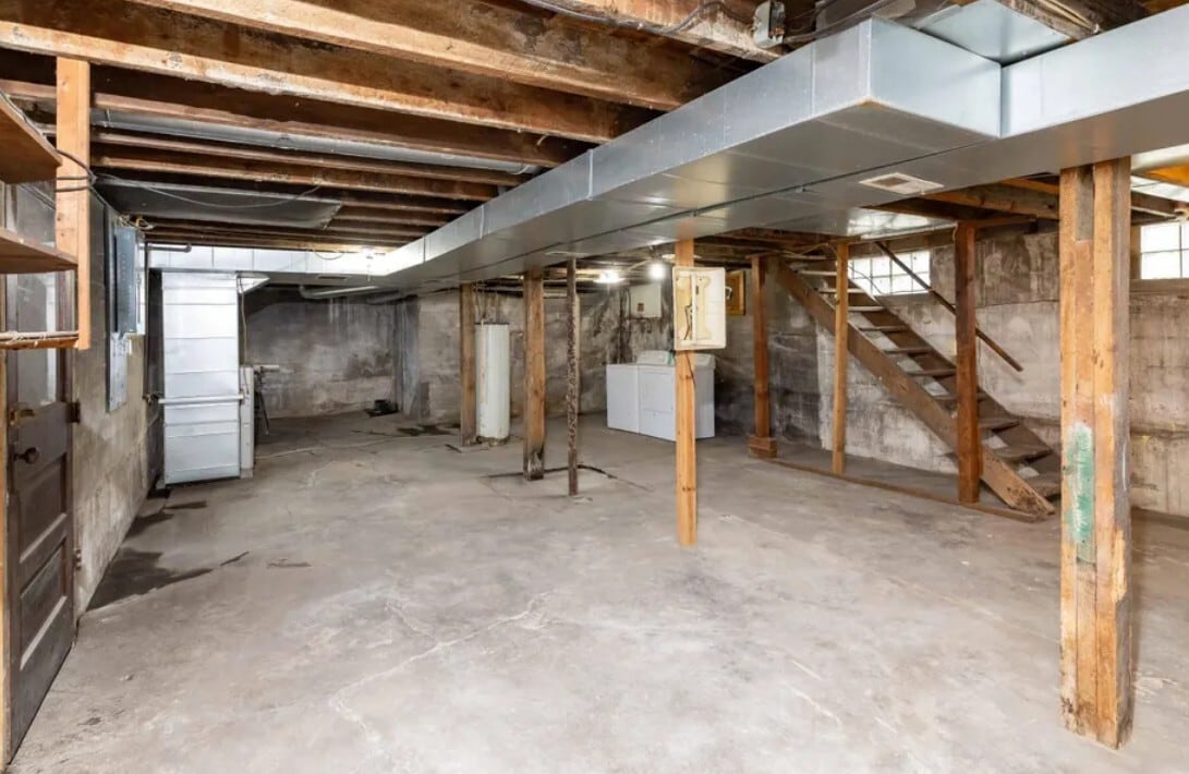 Building Photo - 215 5th St W