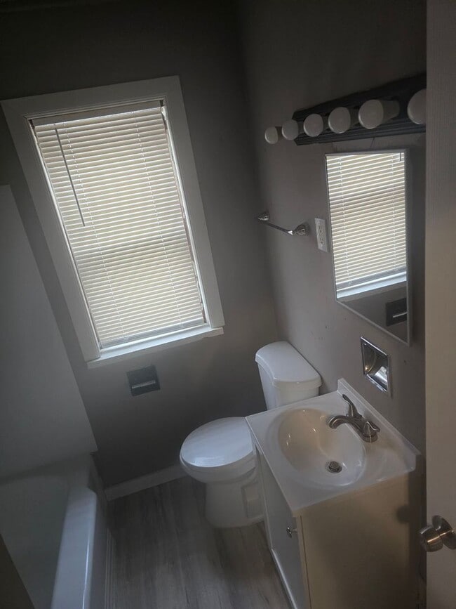 Building Photo - 2 Bedroom With Bonus Room in Basement