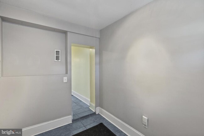Building Photo - 250 S Highland Ave