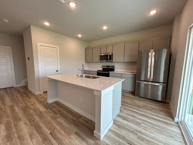 Building Photo - Walking Distance to Long Creek High School...