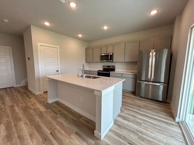 Building Photo - Walking Distance to Long Creek High School / Fridge, Washer & Dryer Included / Fenced in Yard / N...