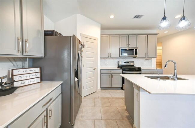 Building Photo - 29919 Reagans Rnch Dr