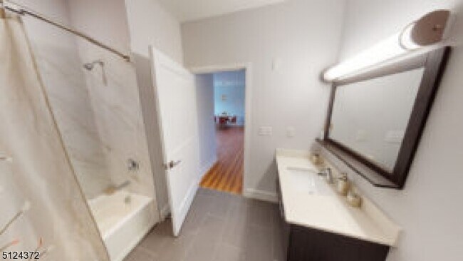 Building Photo - 1140 E St Georges Ave