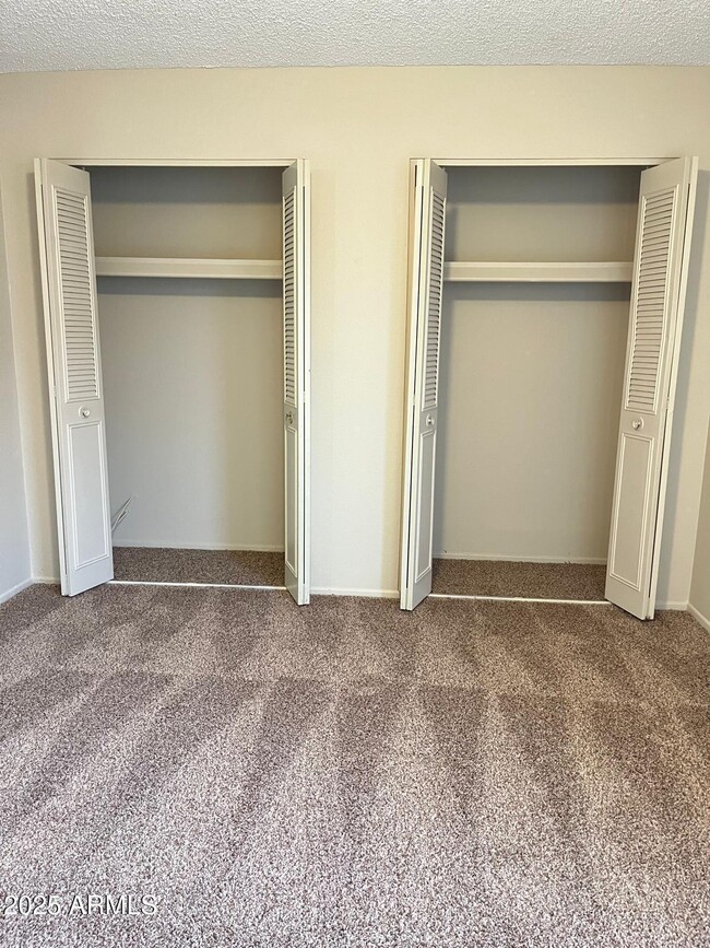 Building Photo - 6010 W Augusta Ave