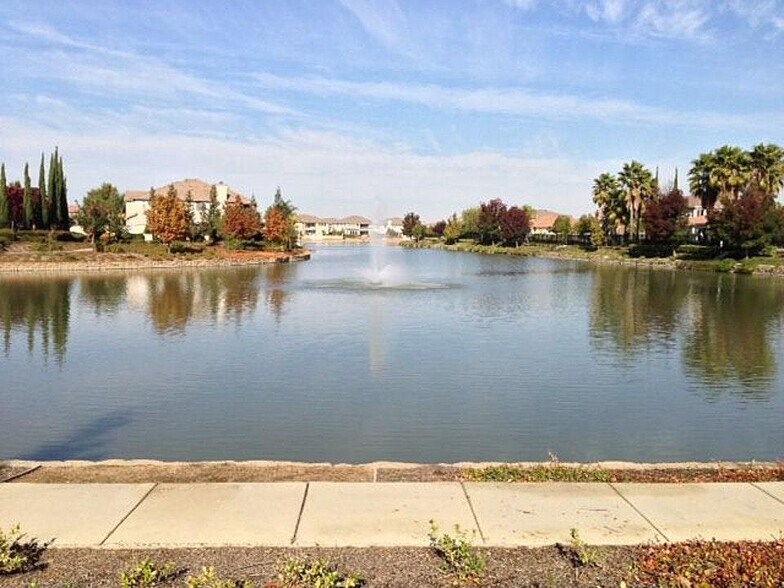 Building Photo - 4800 Westlake Pky