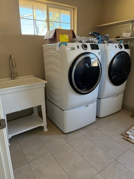 Building Photo - 418 N Elmwood Ave